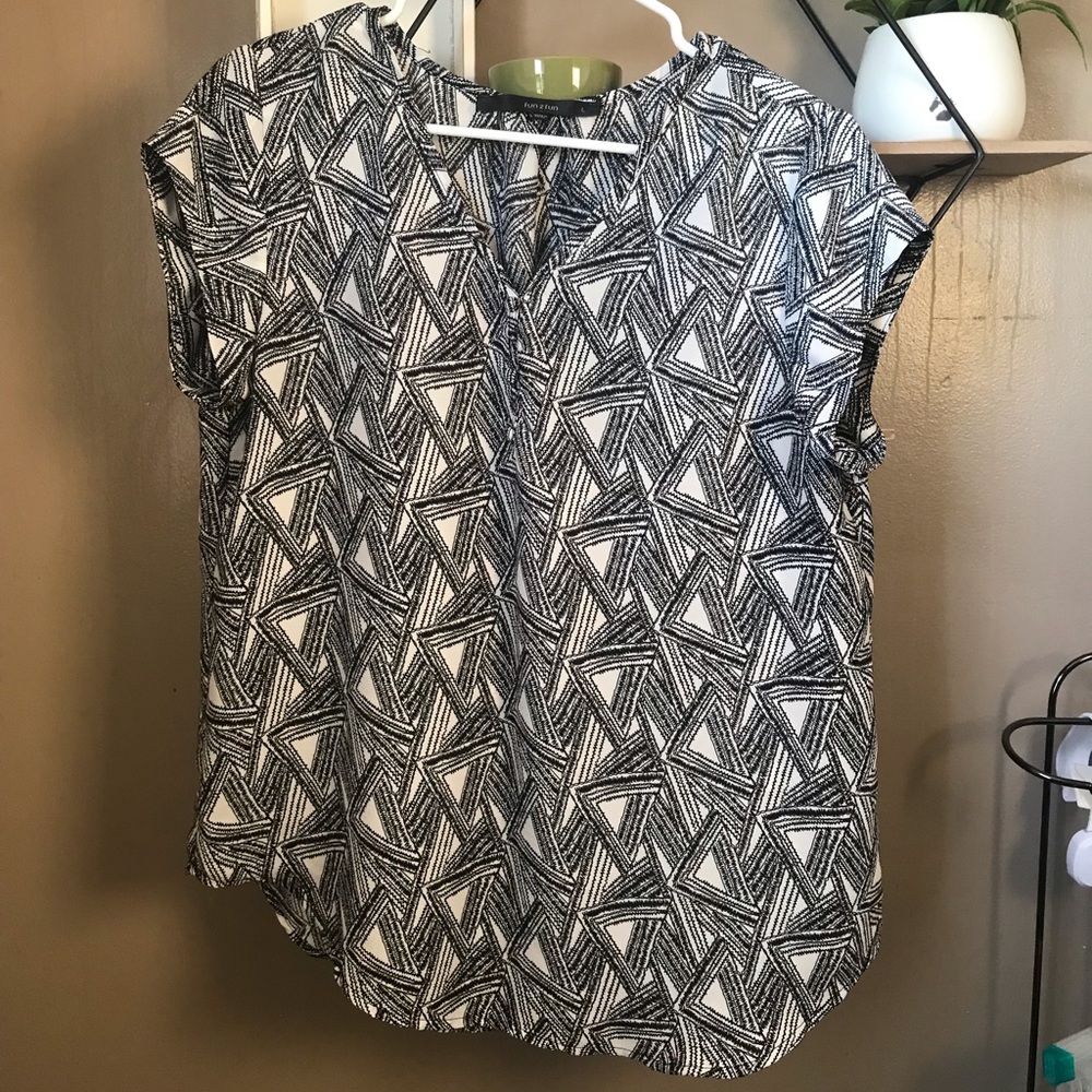 Black/white cap sleeve